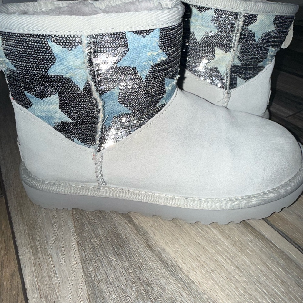 UGG Girls Light Gray‎ Sequin Star Mini Boots